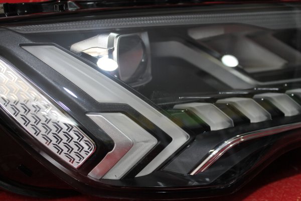 audi̇,q7,matri̇x,led,sağ,far,audi̇ q7 matri̇x,led sağ far,audi̇ q7 matri̇x led sağ far,4m0941040a