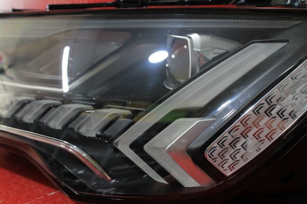 audi̇,q7,matri̇x,led,sol,far,audi̇ q7 matri̇x,led sol far,audi̇ q7 matri̇x led sol far,4m0941039a
